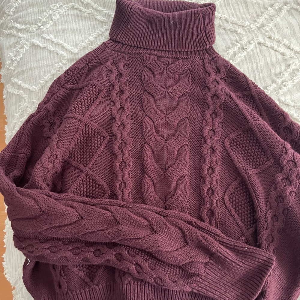Women's Cable Knit Sweater - Burgundy